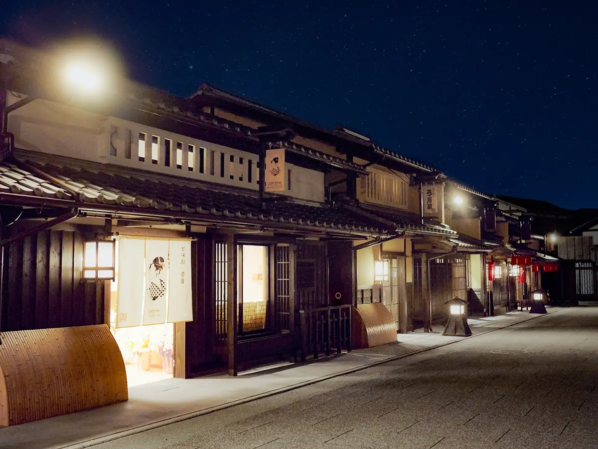 夜の江戸の町の写真