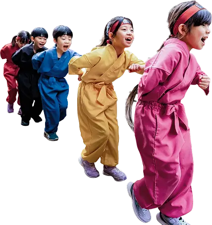 アトラクションを楽しむ子どもたちの写真